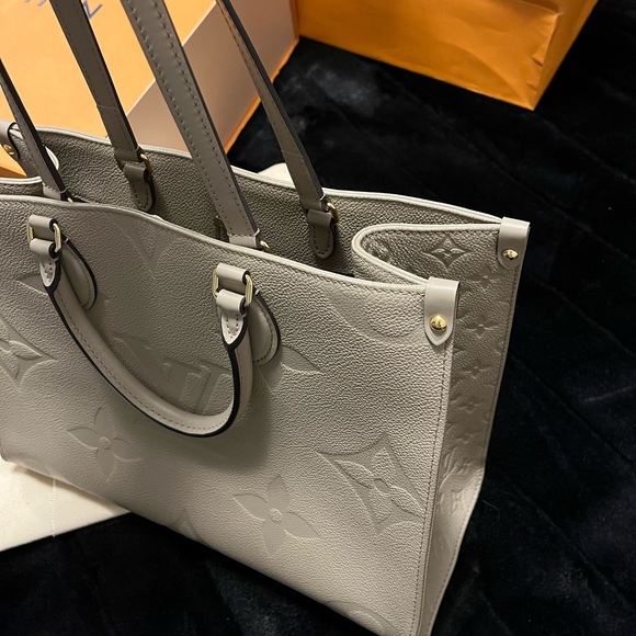 **** SOLD ❗️❗️❗️❗️LV OntheGo MM - Picture 5 of 7